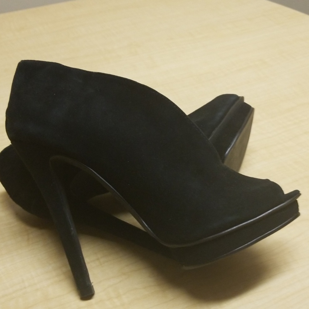 Shoes - Picture 5 of 6